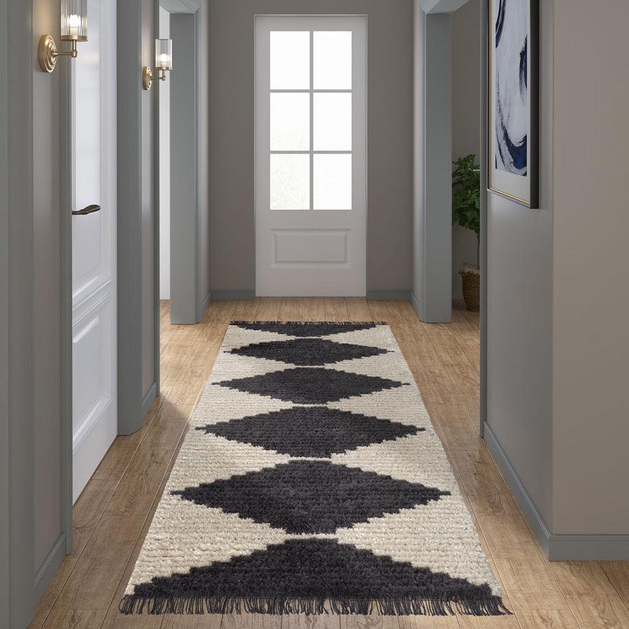 http://www.casaone.com/cdn/shop/files/amanda-runner-2-7-x7-area-rug-black-and-ivory-olliix-com-casaone-1.jpg?v=1686663739