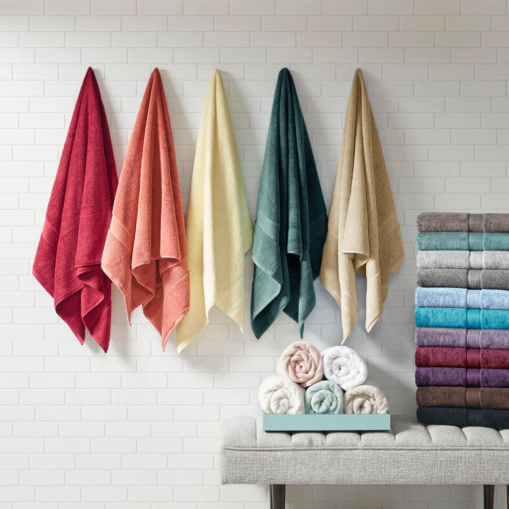 https://www.casaone.com/cdn/shop/files/800gsm-30-bath-towel-silver-olliix-com-casaone-4.jpg?v=1686665237