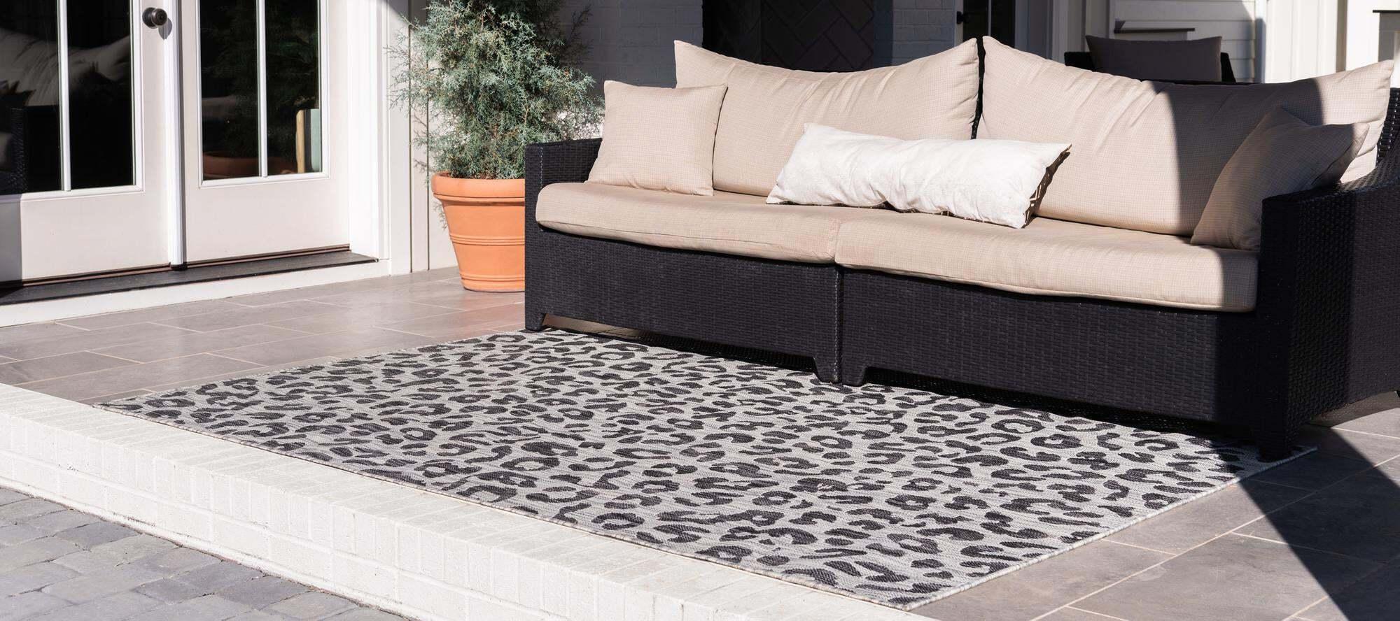 Unique Loom Outdoor Rugs - Outdoor Safari Animal Print Rectangular 8x11 Rug Black & Light Gray