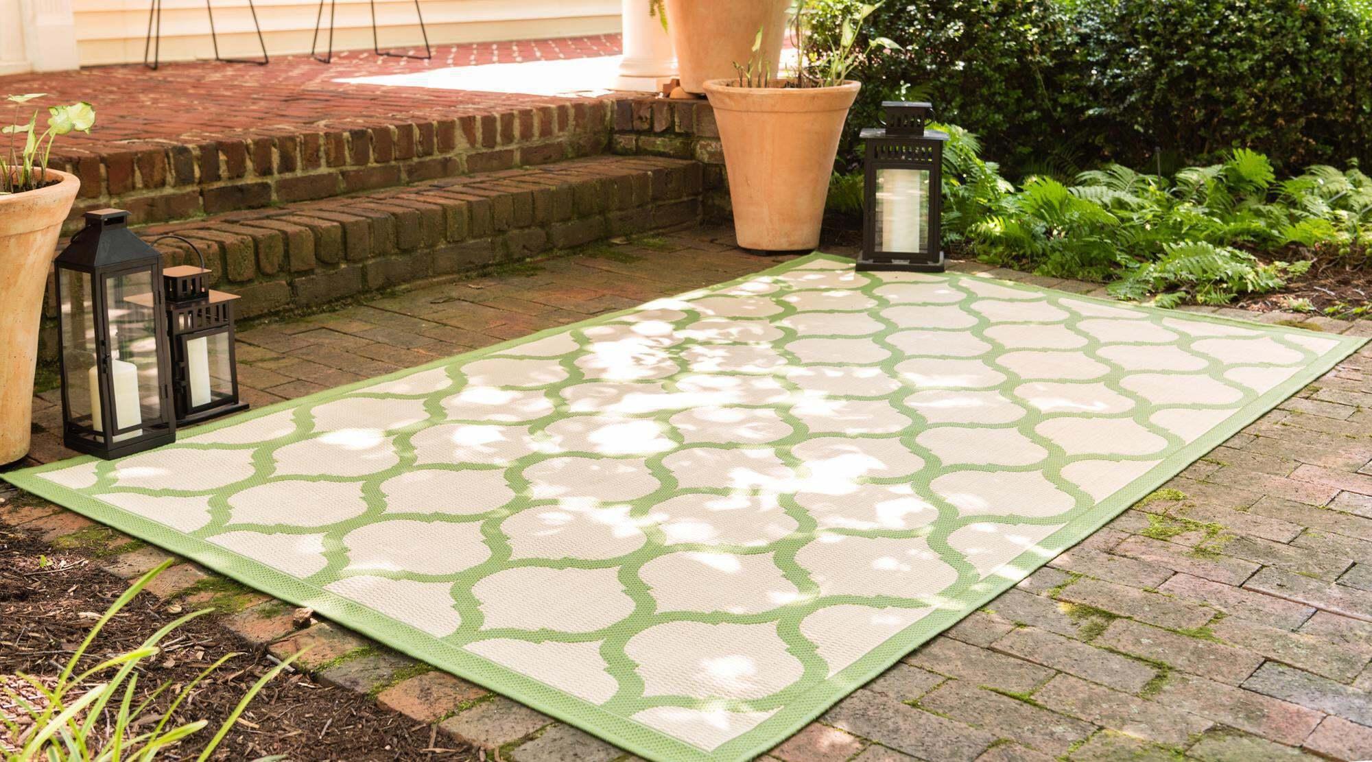 https://www.casaone.com/cdn/shop/files/outdoor-trellis-geometric-2x3-rug-green-and-beige-unique-loom-casaone-2.jpg?v=1686647554