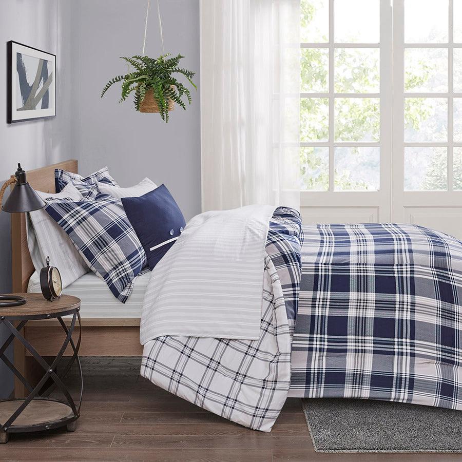 https://www.casaone.com/cdn/shop/files/patrick-transitional-reversible-complete-bedding-set-navy-cal-king-olliix-com-casaone-9.jpg?v=1686672535